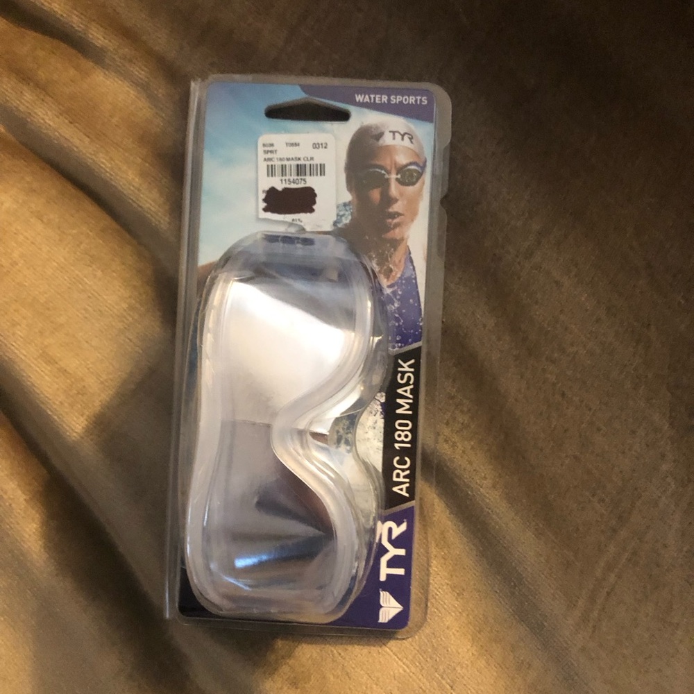 🌴TYR ARC 180 Swim Mask w/ Clear Lens- 157A $25 or $20 w/offer